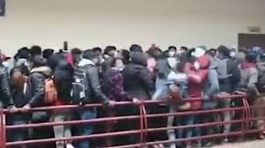 Mientras que las tres cuartas partes de estudiantes de las escuelas privadas pueden acceder a la educación a distancia, solo la mitad de los que asisten a las escuelas públicas tiene la opción de. 0du8ezuq6hq Km