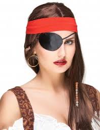 The belt and head piece complete the look. Un Deguisement De Pirate Fait Maison Le Blog De Deguisetoi Fr