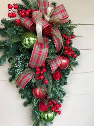 Christmas Wreath Front Door Wreath Christmas Swag Holiday Etsy Christmas Wreaths Holiday Wreaths Xmas Wreaths