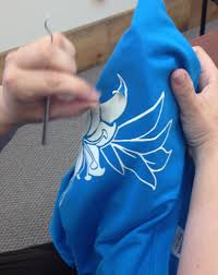 Jun 25, 2020 · how to remove vinyl from a shirt after you've made a mistake understand what vinyl is. How To Fix Heat Transfer Vinyl Htv Mistakes Craft E Corner