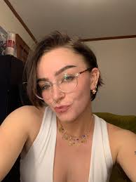 How to Shave Eyebrows Like Manon