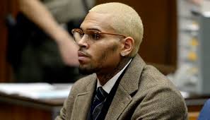 Chris Brown a dezvăluit că nu mai dorește să rămână în Los Angeles.  Cântărețul a afirmat că este timpul pentru o nouă schimbare