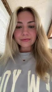 Naomi Vogel's Instagram, Twitter & Facebook