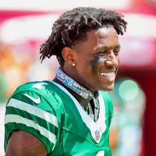 VIDEO: Adult Film Star Bonnie Blue Posts Seductive Photos With Football  Players Before Asking Them The Raunchiest Question Possible Full story via  🔗 in comments. 👇