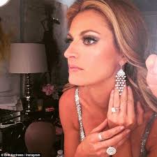 Erin Andrews flashes diamond ring