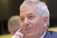 McCreevy spares hedge funds from tight regulation