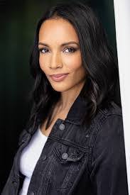 Kim Landers's Instagram, Twitter & Facebook