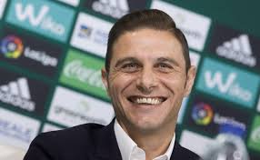 Explora los videos más recientes de los siguientes hashtags: El Futbolista Del Betis Joaquin Sanchez Sera Presentador De Television En Antena3 Y Tendra Su Propio Documental El Correo