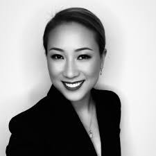 Lisa Poulos's Instagram, Twitter & Facebook