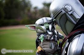 تويتر The Rpf على تويتر Mandalorian Cosplay With Custom Beskar Armor For Mattel S The Child Baby Yoda Doll By Shawn Richter Fb Https T Co Thvb2ng94e More Photos Https T Co Nf75dfic54 Mandalorian Cosplay Prop Costume