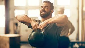 Voici comment faire travailler les dorsaux chez. Les Meilleurs Exercices Avec Kettlebells A Faire Chez Soi