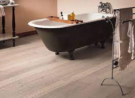 Parquet Laminato Con Battiscopa Legno Scuro Parquet Battiscopa Colori