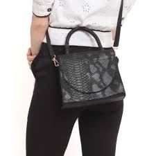 Tas yang tidak branded biasanya akan mudah rusak. Jual Tas Wanita Model Baru Juli 2021 Banyak Pilihan Harga Murah Blibli