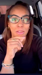 Olis olis soy Glenis Morillo, obvio que s,i Dios solo hace una versión de  cada uno de nosotros, disfruto lo que hago y después de muchos años al fin  siento que estoy haciendo lo que realmente Dios ...