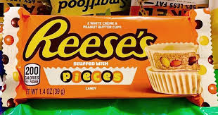 There are 220 calories in 1 5 pieces (1.6 oz) of reese's peanut butter cup miniatures candy. White Creme Reese S Cups Are Loaded With Reese S Pieces