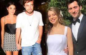 Sosyal medya ile arası iyi olan usta isim genellikle twitter ve i̇nstagram kullanıyor. Dugunde Murat Dalkilic Surprizi
