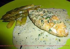 Papillote De Blanc De Poulet Et Asperges En Sauce Mousseuse A L Estragon Et A La Citronnelle Recette Blanc De Poulet Papillotte Poulet Citronnelle