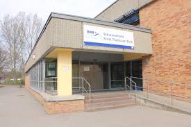 Das Becken Ist Leck Schwimmhalle Im Thalmann Park Bleibt Bis Juni Geschlossen Prenzlauer Berg