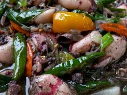 Untuk membuat sebuah tumis cumi hitam, kalian membutuhkan tinta dari cumi. Resep Cumi Hitam Pedas Menu Sederhana Yang Bikin Nambah Nafsu Makan Indozone Id