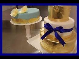Fondant Torten Vergolden Blattmetal Auf Fondanttorten Blattgold Torte Von Kuchenfee Fondant Torten Kuchen Cupcake Kuchen