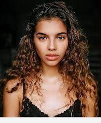 Curly Hair Caramel Highlights Darkbrownhair In 2020 Curly Hair Styles Brown Eyes Blonde Hair Curly Girl Hairstyles