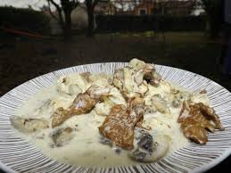 Blanquette De Dinde Aux Champignons De Paris Et Girolles Blanquette De Dinde Recette Blanquette De Dinde Blanquette