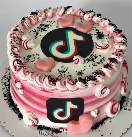 Torte - @tiktok . . . #cake #cakedecorating #cakedesign #tiktokcake  #lovemyjob #torte #tortetivat #instacake #instagram #tiktok | Facebook