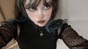 𖢥 mafē nocturne 🦇 (@tutubaranha)