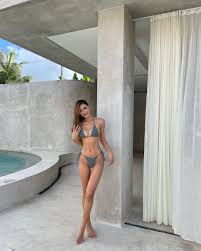 Joanna Li - Free pics, galleries & more at Babepedia