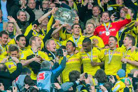 Die ganze saison über schon hatte die mannschaft unter dem trainer jürgen klopp eine starke leistung geboten. Deutscher Meister 2012 Der Bvb Hat Die Schale Dortmund West