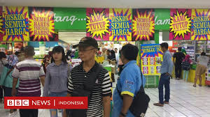 Negosiasi terkait potensi pengalihan kepemilikan sejumlah gerai giant kepada pihak ketiga hingga kini masih dilakukan, sambungnya. Swalayan Giant Tutup Gerai Kurang Siasat Atau Daya Beli Warga Berubah Bbc News Indonesia