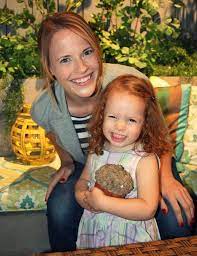 Katie Leclerc With Shows Younger Daphene Switched At Birth Switched At Birth Katie Leclerc Tv Actors