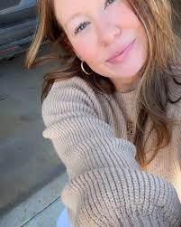 life lately 💄🍕😋🥂👯‍♀️🩺