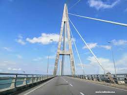 Dimana jembatan ini menghubungkan desa di sisi utara di kecamatan sirimau yaitu desa rumah tiga, sedangkan di sebelah selatan ada sebagai salah satu fasilitas umum di ambon, jembatan merah putih ini sejatinya berfungsi sebagai jalur berkendara baik kendaraan roda dua maupun empat. Jambatan Sungai Johor Antara Jambatan Terpanjang Di Malaysia Catatan Travel Sabrina