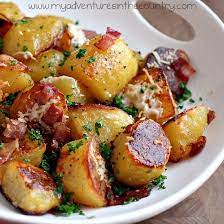 This Looks Delish Oven Roasted Potatoes With Bacon Parmesan And Garlic Recipes Food Cooking