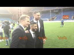 Lo vedo deciso, sereno, vuole partecipare all'europeo under 21 perché sa che può essere un'occasione molto importante; Insigne Parla In Dialetto Con Giovinco E Prende In Giro Donnarumma Youtube