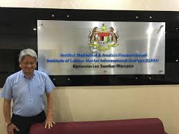 Berdasarkan perbentangan yang dibuat, pengarah institut maklumat dan analisis pasaran buruh (ilmia) wan zulkfli wan setapa merumuskan 10 pekerjaan terbaharu ini bakal menggantikan 10 pekerjaan sedia ada berikutan peralihan teknologi. Talentcorp Returnee Talks About His Career As An Economy Fixer