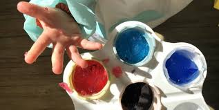 Créer un véritable atelier chez soi. Atelier Creatif Pour Enfant Avec Du Gel Alimentaire Marie Claire