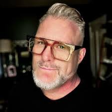 Chris Navratil's Instagram, Twitter & Facebook