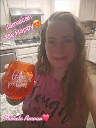 Happy Freakin Weekend Wonder Women❤️💪! We made it through another week and  I celebrate with my fave wine cooler! Cheers, whatever is in your cup🥂❤️! 