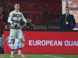أعلن فرناندو سانتوس المدير الفني لـ المنتخب البرتغالي عن تشكيل فريقه للمباراة الودية أمام أسبانيا والتي ستنطلق في السابعة والنصف مساء اليوم الجمعة على ملعب واندا متروبوليتانو. ÙƒØ±ÙŠØ³ØªÙŠØ§Ù†Ùˆ Ø±ÙˆÙ†Ø§Ù„Ø¯Ùˆ ÙŠØ®Ø±Ø¬ Ø¹Ù† ØµÙ…ØªÙ‡ Ù„Ù‚Ø¯ Ø¹Ø§Ù‚Ø¨ÙˆØ§ Ø§Ù„Ø¨Ø±ØªØºØ§Ù„ Ø¨Ø£ÙƒÙ…Ù„Ù‡Ø§ ØµØ­ÙŠÙØ© Ø§Ù„Ù…ÙˆØ§Ø·Ù† Ø§Ù„Ø¥Ù„ÙƒØªØ±ÙˆÙ†ÙŠØ©