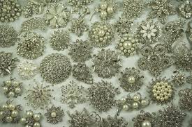 Some of the technologies we use are necessary for critical functions like security and site integrity, account authentication, security and privacy preferences, internal site usage and maintenance data, and to make the site work correctly for browsing and transactions. Broschen Anstecknadeln Wholesale Bulk Lot 5 50 Rhinestone Crystal Pearl Brooch Bridal Wedding Bouquet Boscoincitta