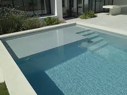 Erdverlegtes Schwimmbecken Aus Beton Fur Aussenbereich Escalier Banquette P Backyard Pool Pool Houses Backyard Pool Landscaping