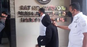 Jun 04, 2021 · acara ngobras (ngobrol asyik) sampai ngompol (ngomong politik) bamsoet bersama treten muslim dan coki pardede ini akan ditayangkan di kanal youtube bamsoet channel pekan depan. 01q1fvpy77dygm