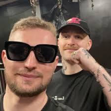 Shawn Benson's Instagram, Twitter & Facebook