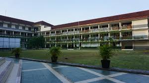 Sma labschool jakarta sebuah sekolah menengah atas swasta yang berlokasi di jalan pemuda kompleks universitas negeri jakarta (unj) rawamangun jakarta timur. Rumah Kedua Enam Tahun