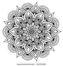 Den ursprungliga formen av de flesta mandalas är en cirkel i vilken man har avbildat de symboliska portarna till kosmos. Mandalas Zum Ausmalen Eines Buches Dekorative Runde Ornamente Ungewohnliche Blutenform Oder Mandala Tattoo Design Mandala Tattoo Mandala Artwork