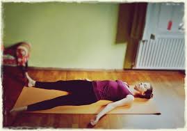 5 ejercicios de yoga relajante para una