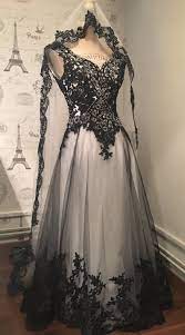 Farbige Brautkleider Nach Mass Etsy In 2020 Goth Wedding Dresses Halloween Wedding Dresses Fancy Wedding Dresses