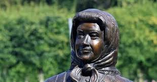 Controversy erupts over Park Chung-hee statue resembling Hong Jun-pyo